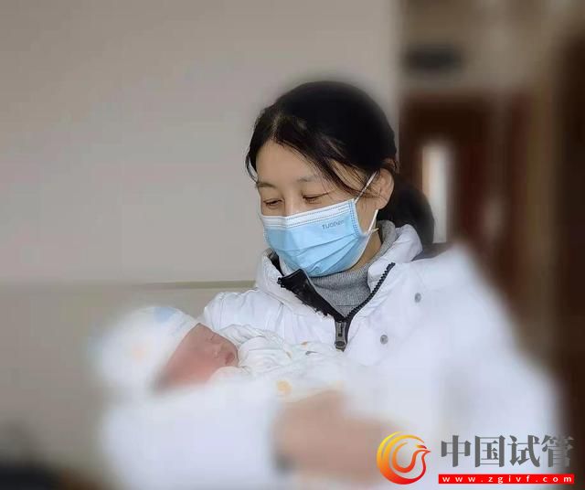 成都婦兒中心醫(yī)院首例“第三代試管嬰兒”降生(圖1)