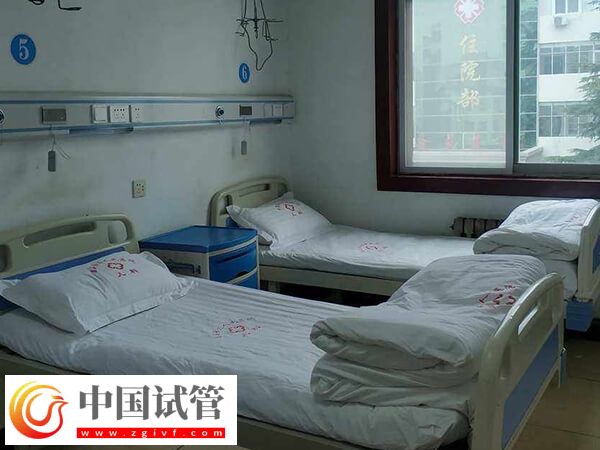 北京地區(qū)助孕如何收費(fèi)？公立醫(yī)院?jiǎn)沃芷谝话悴怀^15萬(圖1)